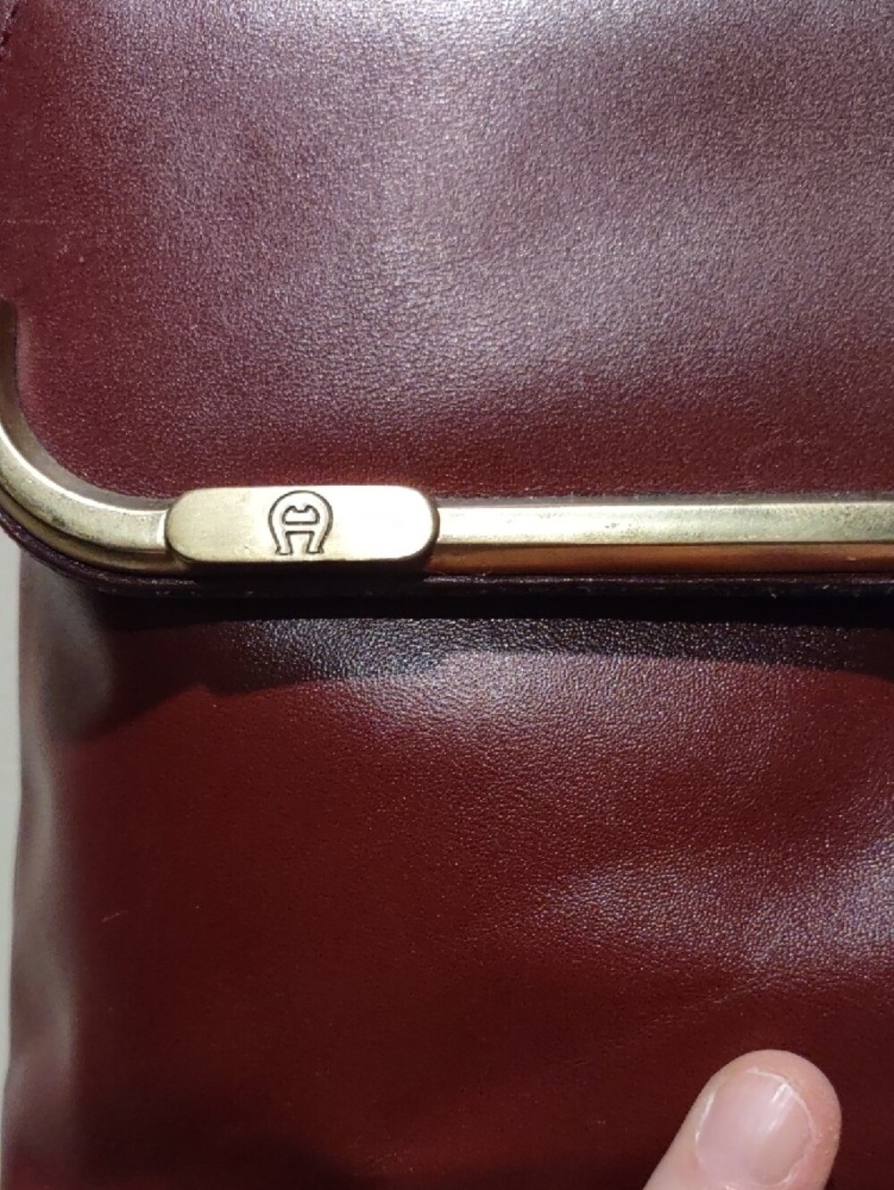 Leather Shoulder Bag in Burgundy Purse Handbag - Picture 2 of 13
